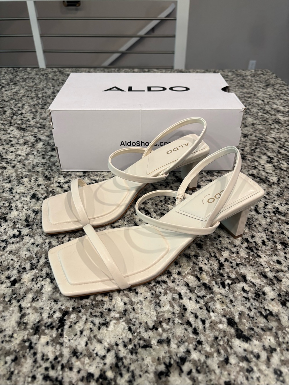 ALDO Lokurr Square Toe-Mid Hell Sandals Thin Strap Cream Sz 8